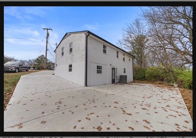 Building Photo - 3304 Cocoa Dr