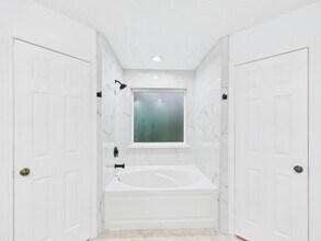 Building Photo - 7610 Hopewell Ln