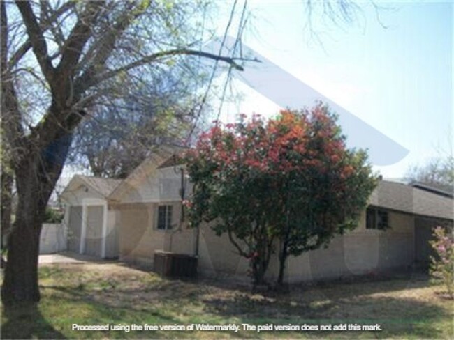 Building Photo - AVAILABLE NOW!!! 3-bed, 2-bath, 2-car gara...