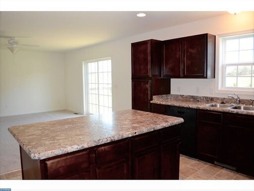 Building Photo - Beautiful Duplex in Water's Edge