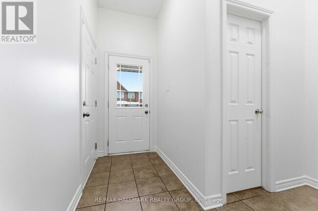 Photo du bâtiment - 123 Silvermoon Crescent