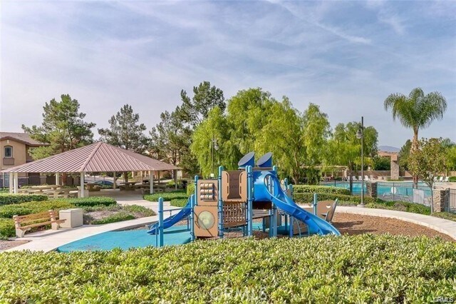 Foto del edificio - 3285 Ledgewood Cir