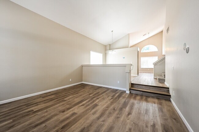 Foto del edificio - 15825 W Redfield Rd