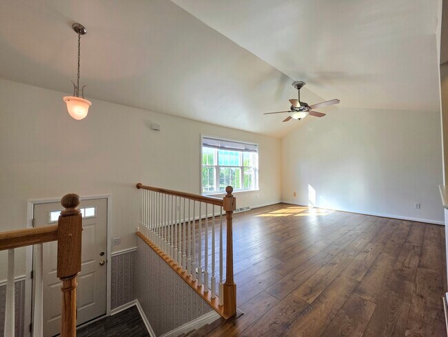 Foto del edificio - 521 Fox Ridge Ln