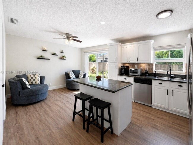 Foto del edificio - 10708 NW 12th Manor