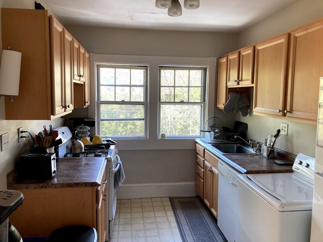 40 Beaconsfield Rd Unit 2, Brookline, MA 02445 Apartments in