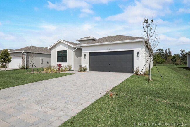 Building Photo - 5946 SE Sky Blue Cir