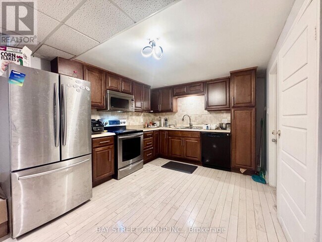 Photo du bâtiment - 2082 Burbank Dr