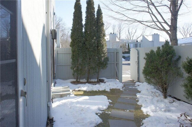 Building Photo - 7 Sandlewood Ln