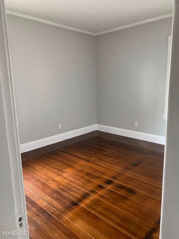 Building Photo - 3 br, 1.5 bath Apartment - 14 Hazard Ave