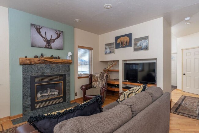 Foto del edificio - Powder Valley Townhome with Garage