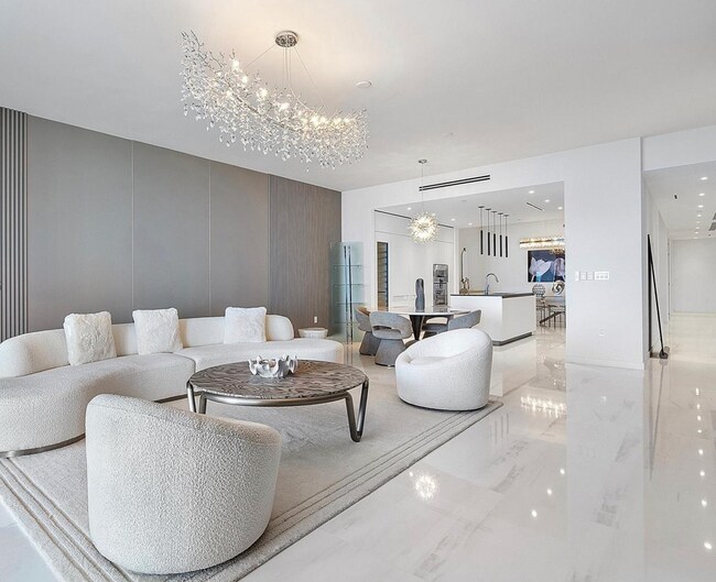 Building Photo - 300 Biscayne Boulevard Way