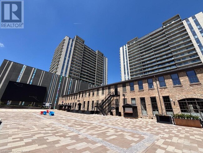Photo du bâtiment - 50 Grand Ave S