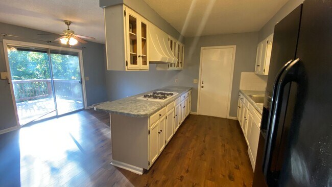 Building Photo - Spacious 3 Bedroom, 3 Bathroom Home