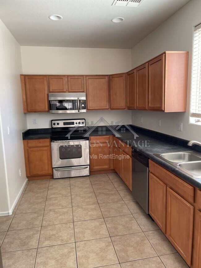 Foto del edificio - 1327 E Weatherby Way
