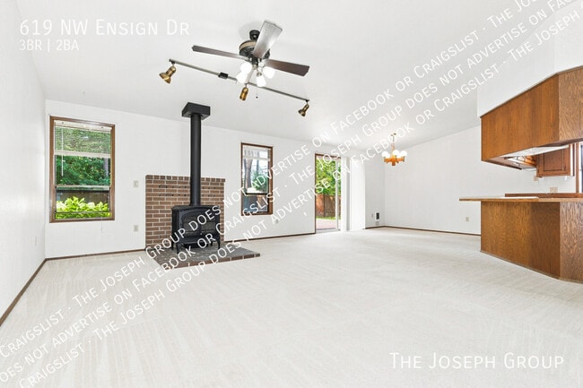 Building Photo - 619 NW Ensign Dr