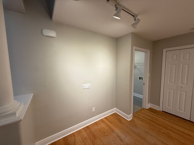 Building Photo - East Tallahassee Townhome With Garage