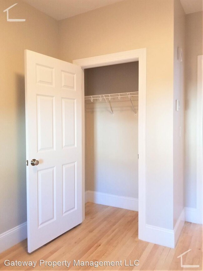 Foto del edificio - 1 br, 1 bath House - 8 Gardner St #4