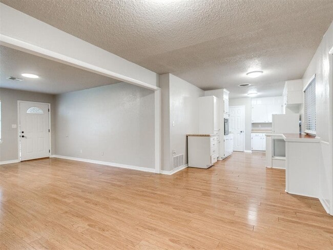 Building Photo - 1617 Avondale Dr