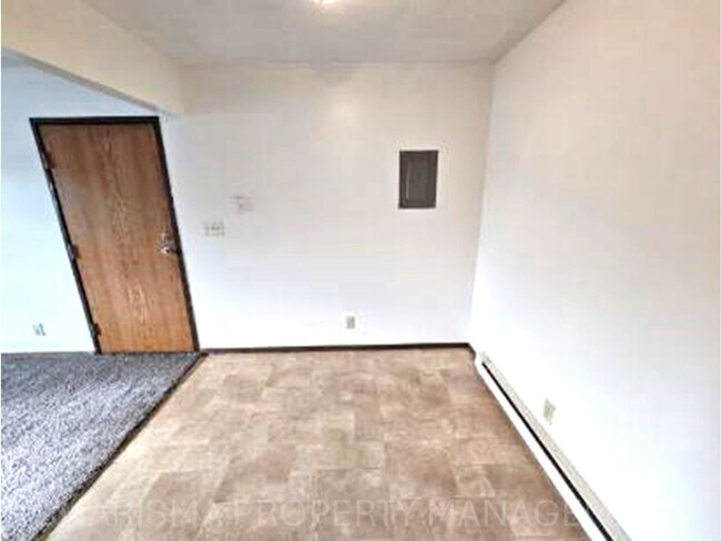 Foto del edificio - 2 BD, 1 BA in Garretson - Small Town Living Near Big City Amenities