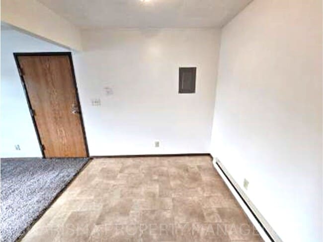 Building Photo - 2 BD, 1 BA in Garretson - Small Town Living Near Big City Amenities