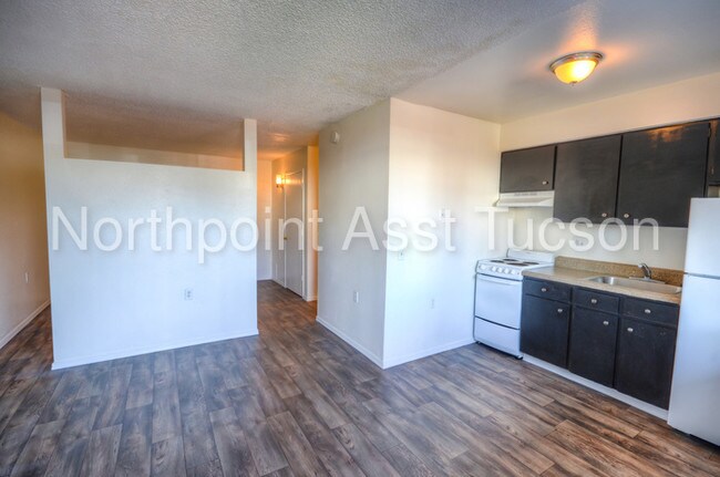 Foto del edificio - 2456 N Sycamore Blvd
