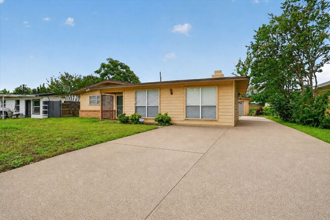 Building Photo - Move-In Ready Gem Near DFW Airport and Major Highways