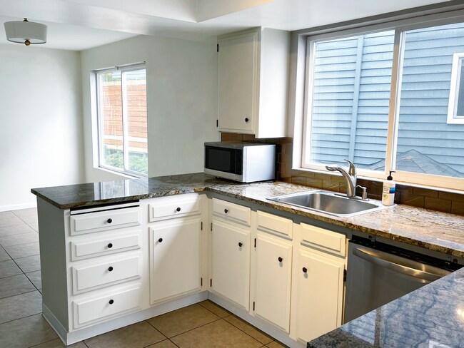 Foto del edificio - 3620 26th Pl W