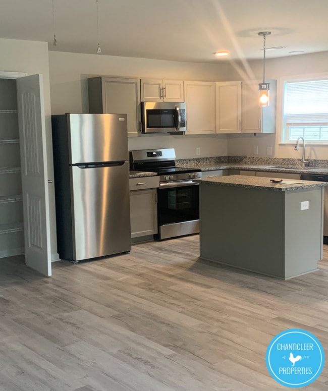 Building Photo - 2433 Harrison Dr