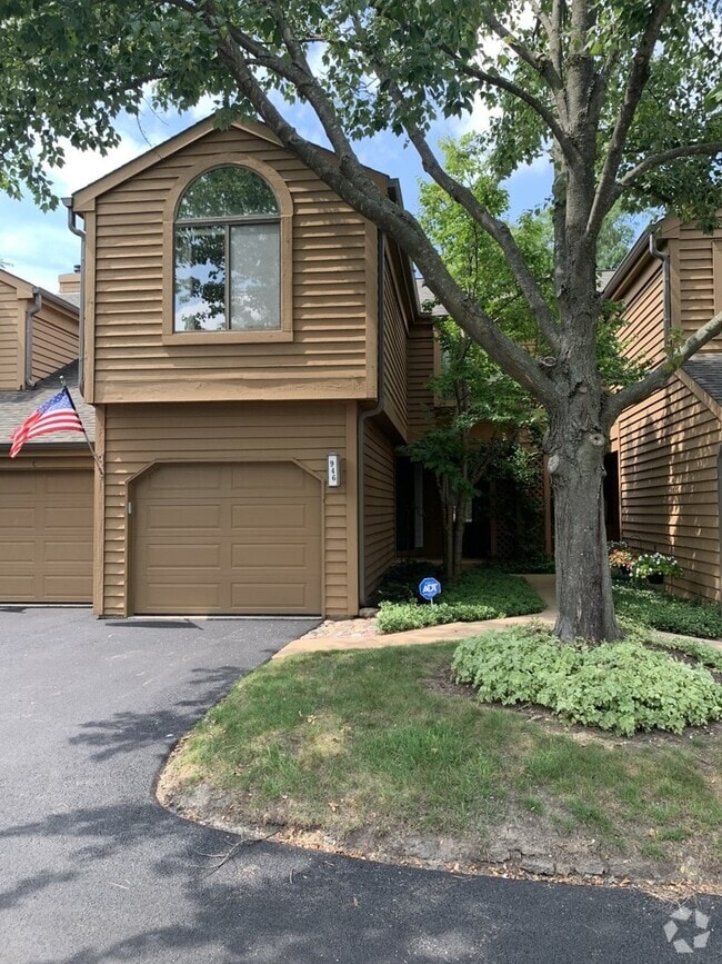 Building Photo - 946 Shoreline Rd