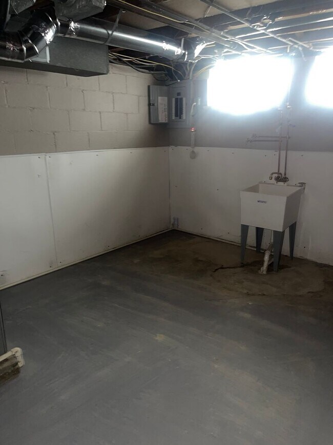 Foto del edificio - 15717 Northwood Ave