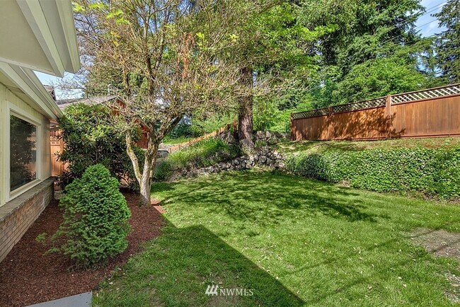Building Photo - Newly Renovated 3 Bedroom in Renton Highlands
