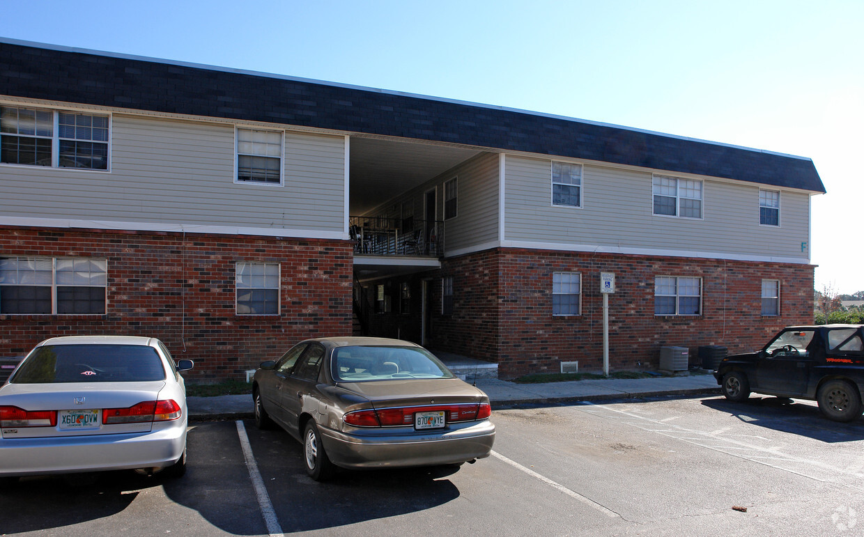 Building Photo - Royal Arms Garden Apartments