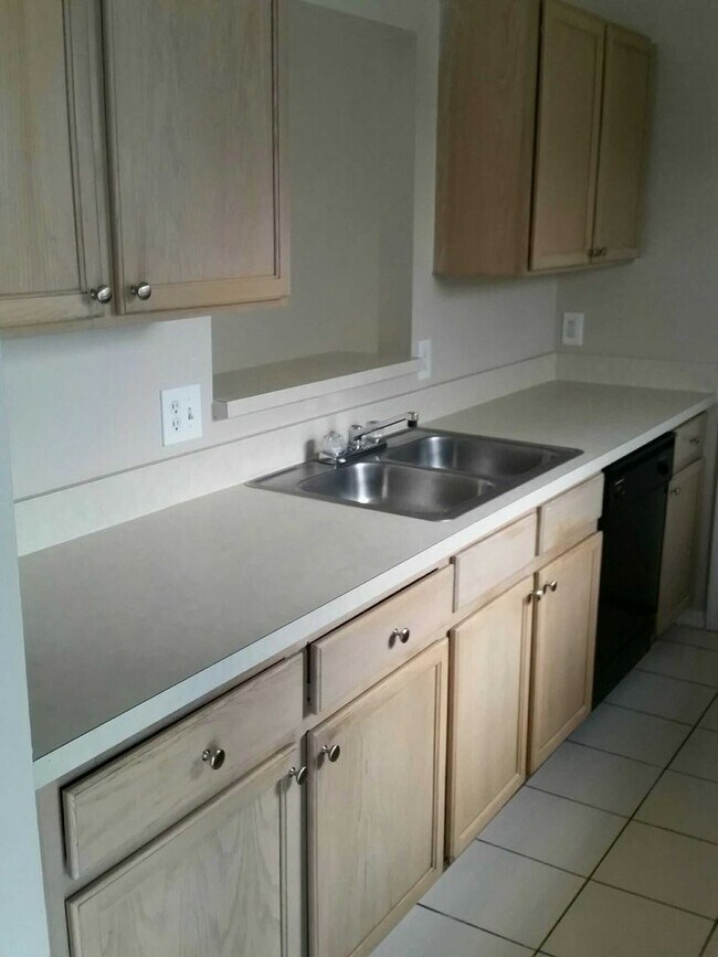 Building Photo - Charming 3/2 in Poinciana