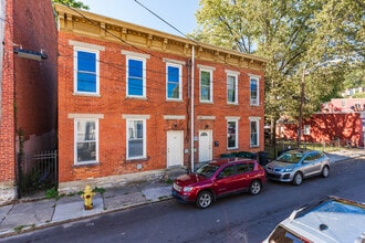 Building Photo - 2131 Staebler St