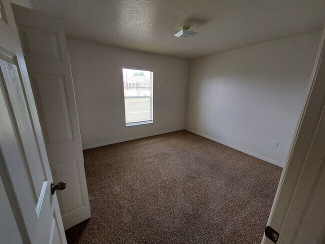Building Photo - 8497 SW 133 Ln Rd