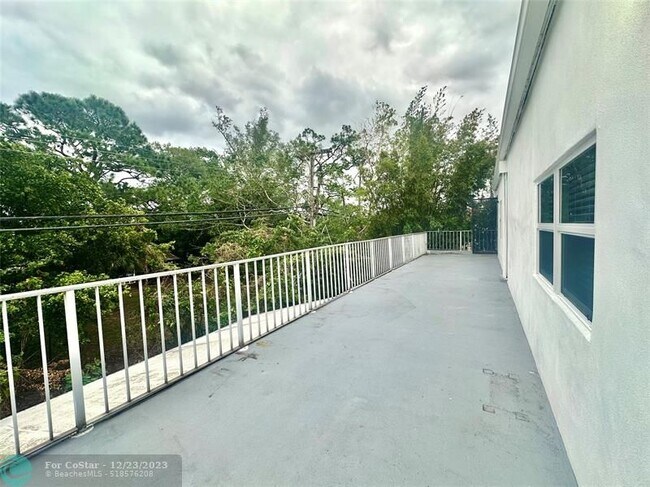 Foto del edificio - 1142 NE 4th Ave