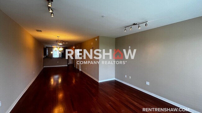 Building Photo - 380 Island Dr