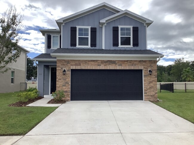 Building Photo - 905 Walden Pond Dr