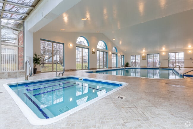 Pool and Spa - Brookwood Farms Apartments