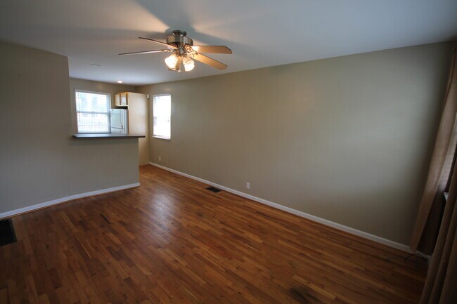 Building Photo - 1330ida
