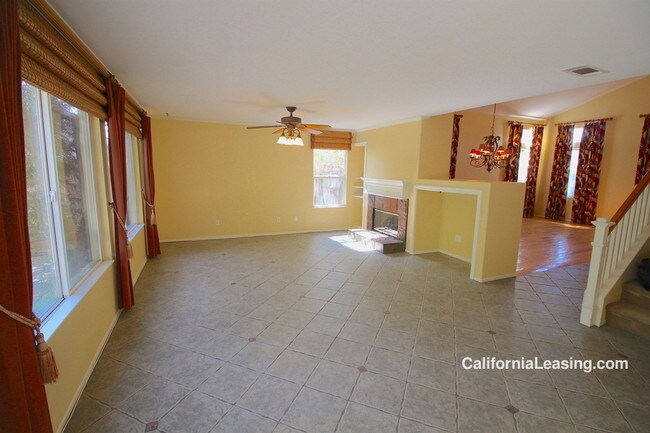 Building Photo - 21111 Oakleaf Canyon Dr