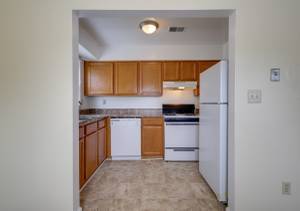 Building Photo - 4110 Queenswood Dr