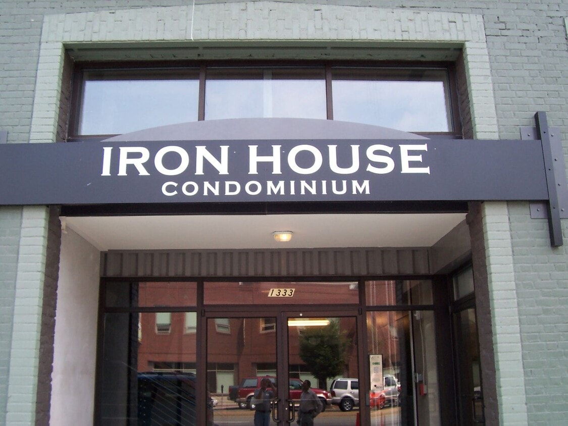 Primary Photo - 1 bedroom condo with parking garage