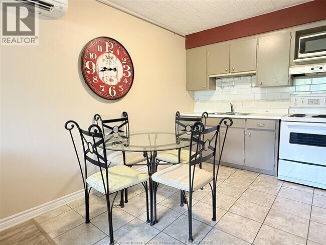 Building Photo - 360 Tecumseh Rd W