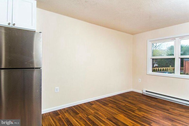 Foto del edificio - 1704 Roberts St