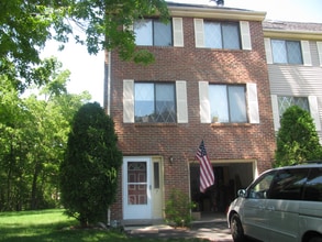 Building Photo - 7 Burberry Ct