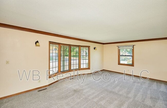 Building Photo - 2101 Pleasant St