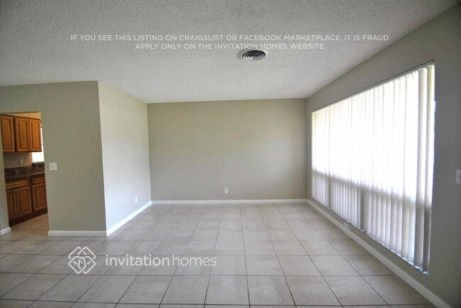 Building Photo - 921 E Hawthorne Cir