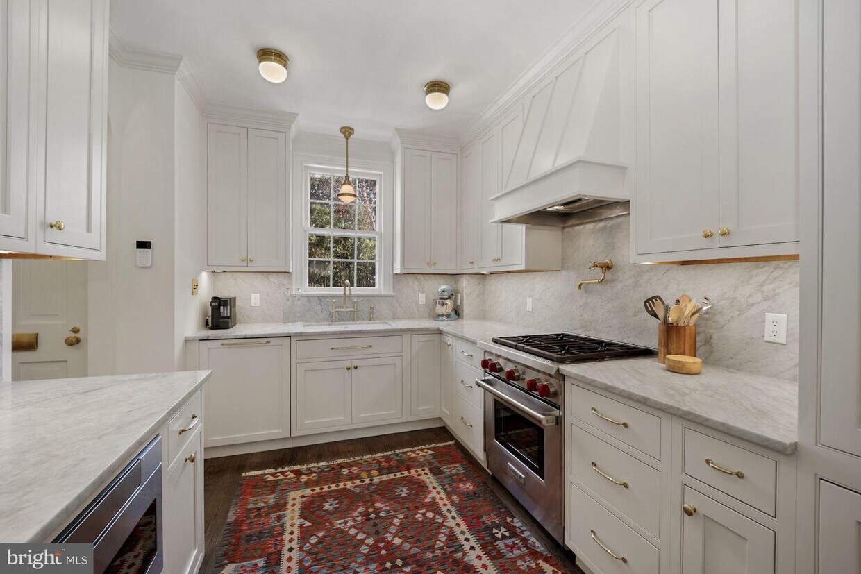 Primary Photo - 1524 32nd St NW